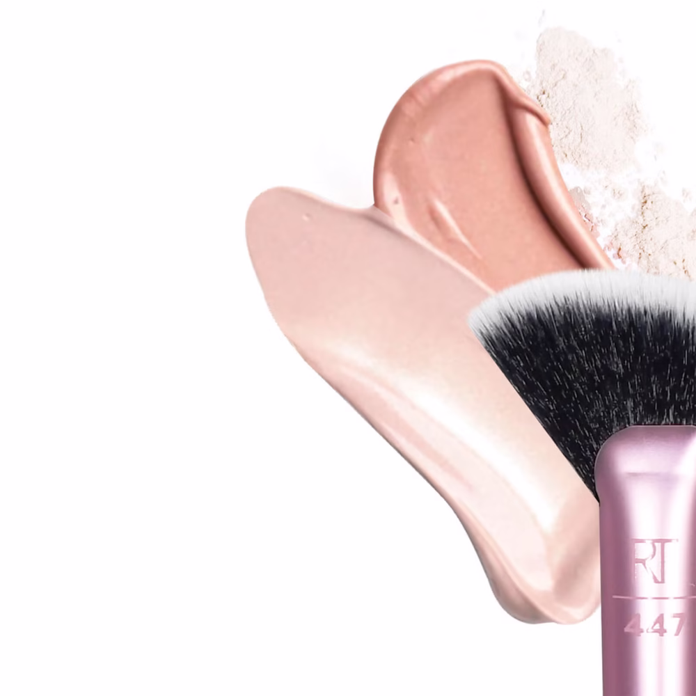 Real Techniques Sheer Radiance Fan Brush for Highlighter and Powders